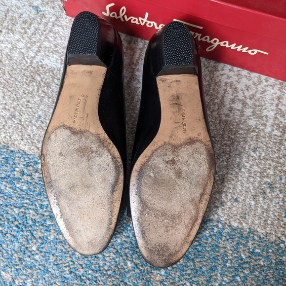 Salvatore Ferragamo Vara Pump - Picture 4 of 9